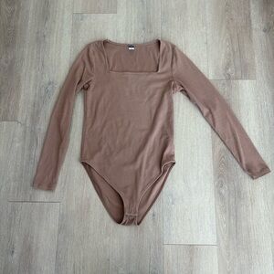 OLD NAVY LONG SLEEVE BODYSUIT
